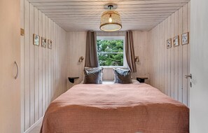 10 bedrooms, travel cot, free WiFi