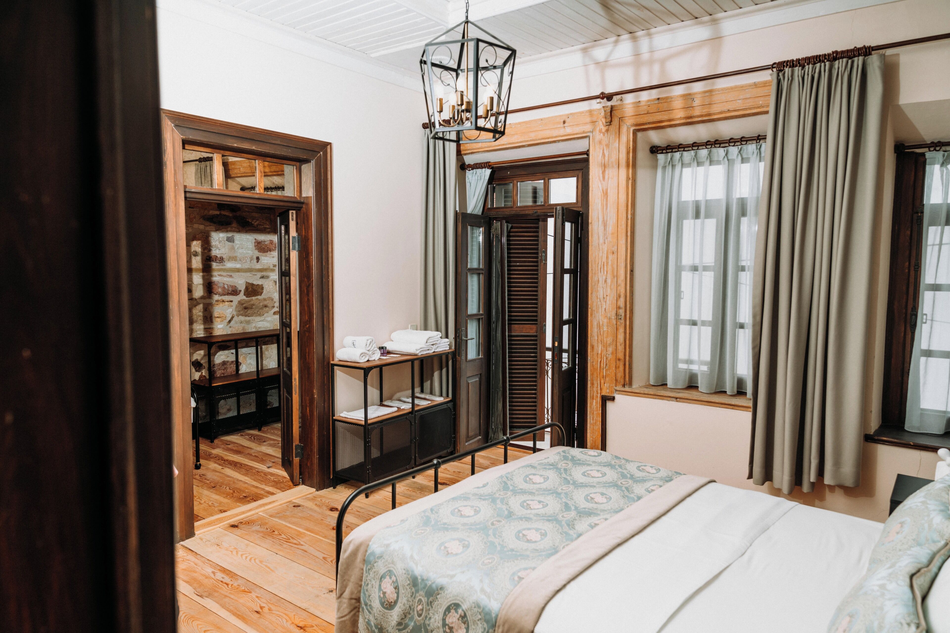 Suíte estúdio galeria | Wi-Fi de cortesia, roupa de cama