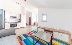 TV - Cozy apartment in Makarska with WiFi (Makarska)