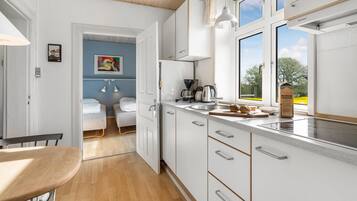 Fridge, stovetop, coffee/tea maker
