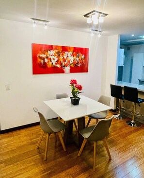 Dining - Amplia Suite en la mejor zona de Quito (Quito)