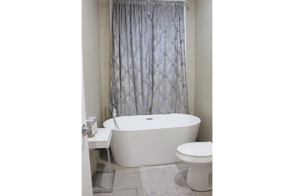 ★ BEAUTIFUL 2 BED 2 BATH w/ SOAKER TUB + W/D★