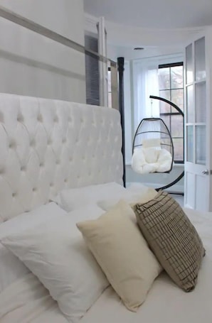 2 bedrooms, WiFi. ★ BEAUTIFUL 2 BED 2 BATH w/ SOAKER TUB + W/D★