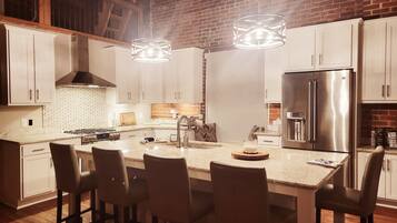 冰箱、微波炉、烤箱、炉灶