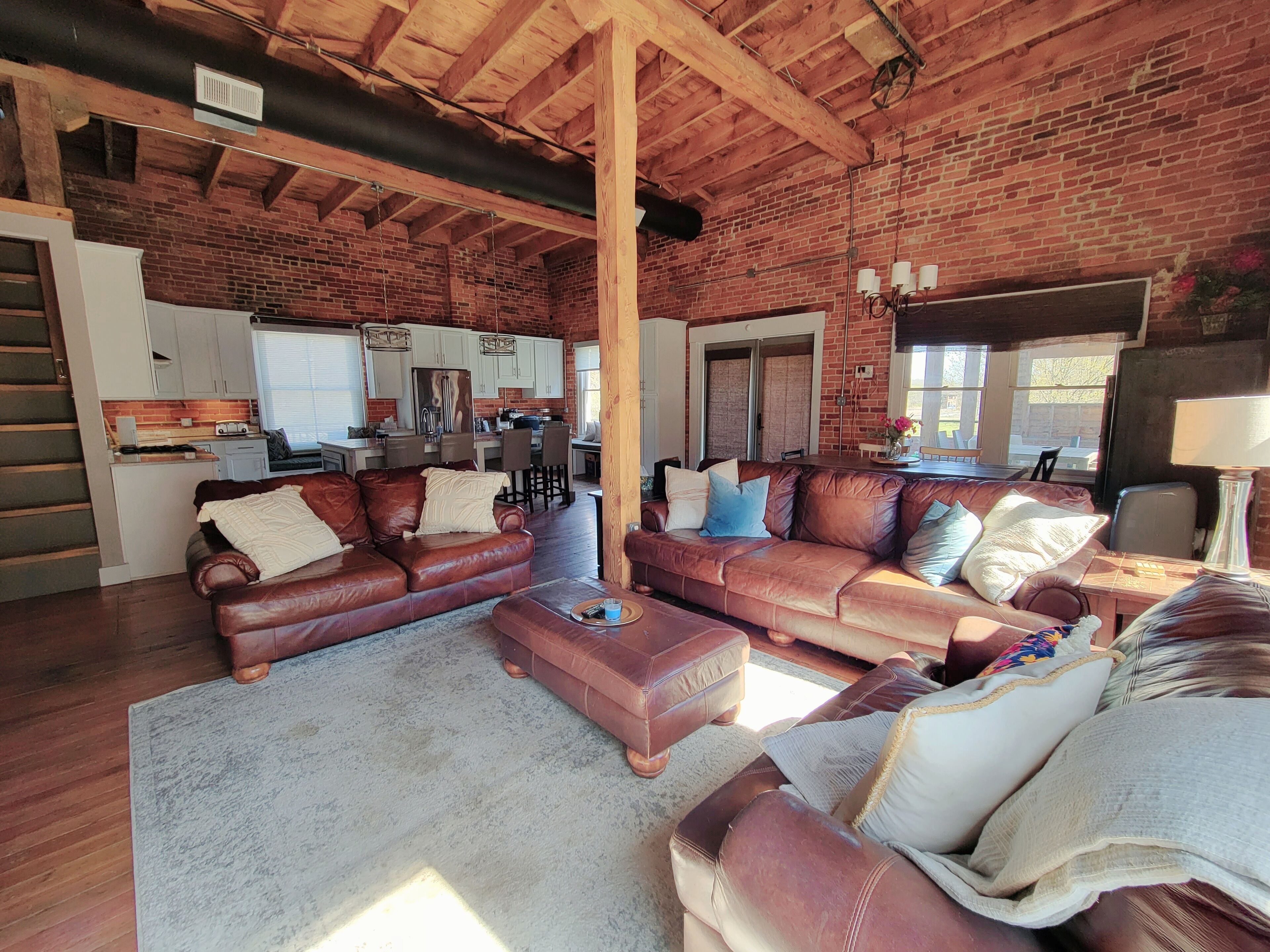 Modern 2 BR w/ Rooftop Deck