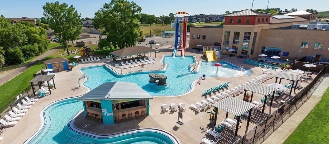 Innendørsbasseng og utendørsbasseng