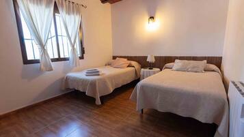 3 Schlafzimmer, Reisekinderbett, WLAN, Bettwäsche
