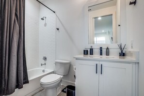Townhome | Bathroom | Shower, free toiletries, towels, soap