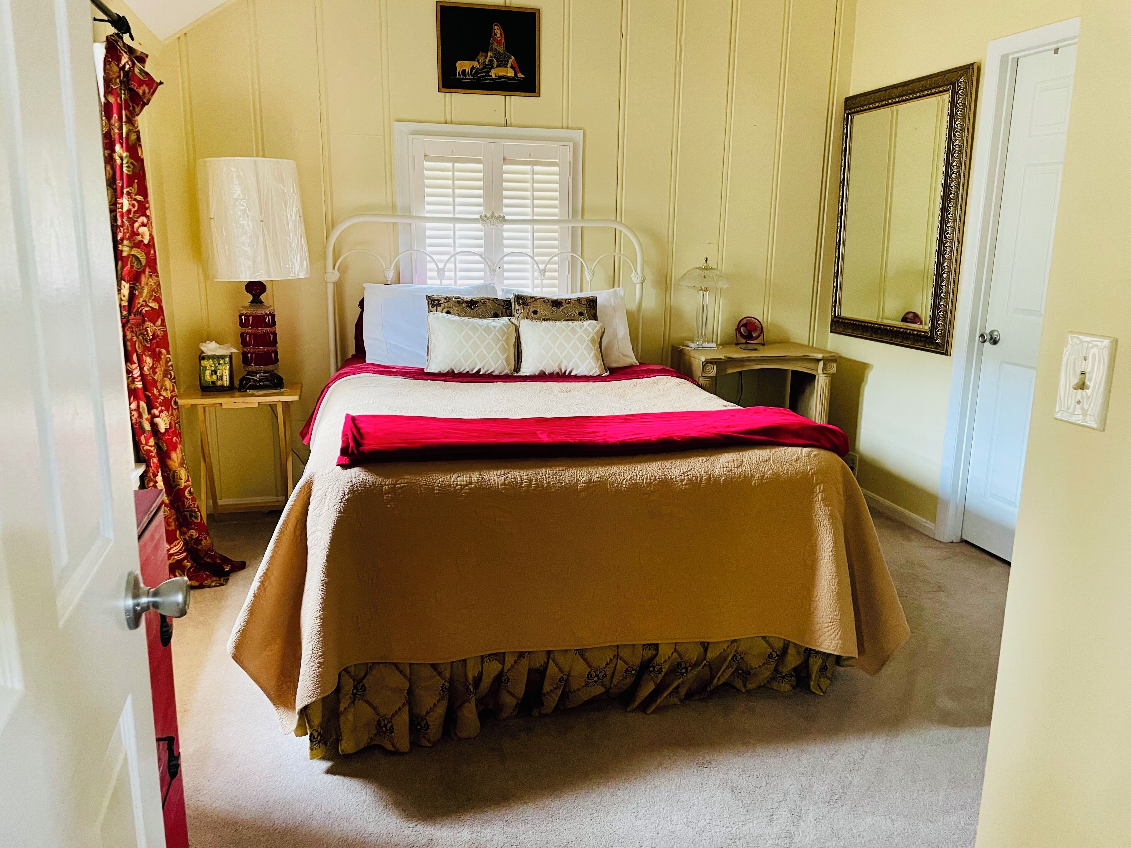 2 bedrooms, desk, iron/ironing board, free WiFi