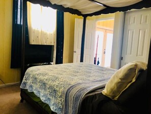 2 bedrooms, desk, iron/ironing board, free WiFi