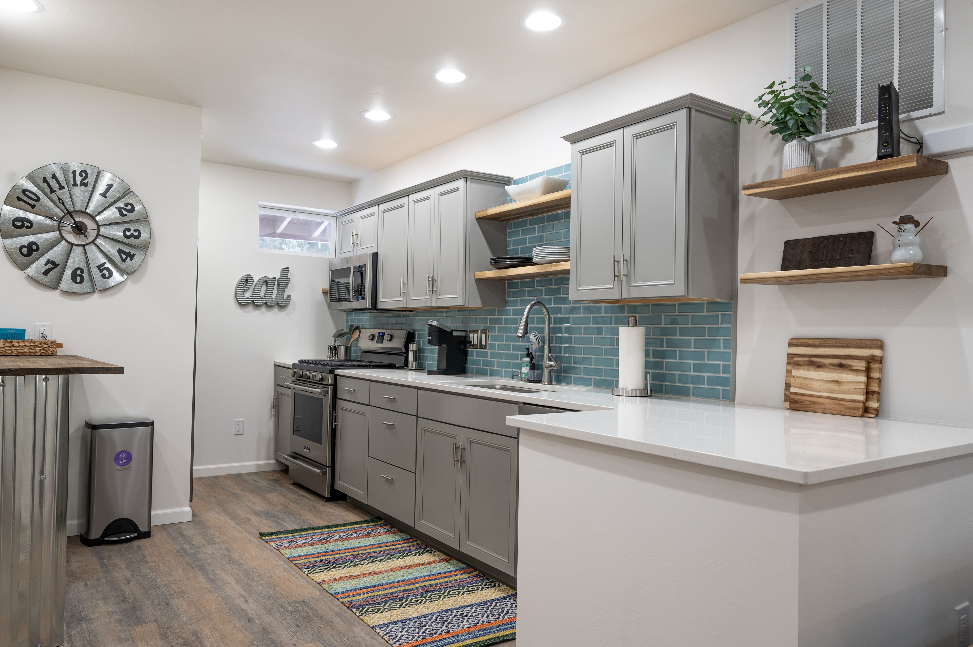 Newly Remodeled Modern Farm House on Large Acreage