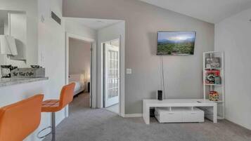 2 bedrooms, travel crib, free WiFi, bed sheets