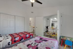2 Schlafzimmer, Reisekinderbett, kostenloses WLAN, Bettwäsche