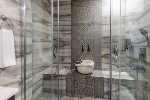 Free toiletries, hair dryer, slippers, towels - Baymari Suites Design (Istanbul)