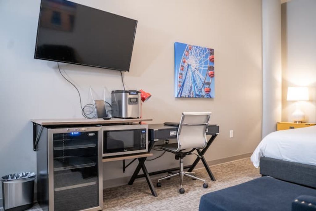 Welcoming Studio in Davenport