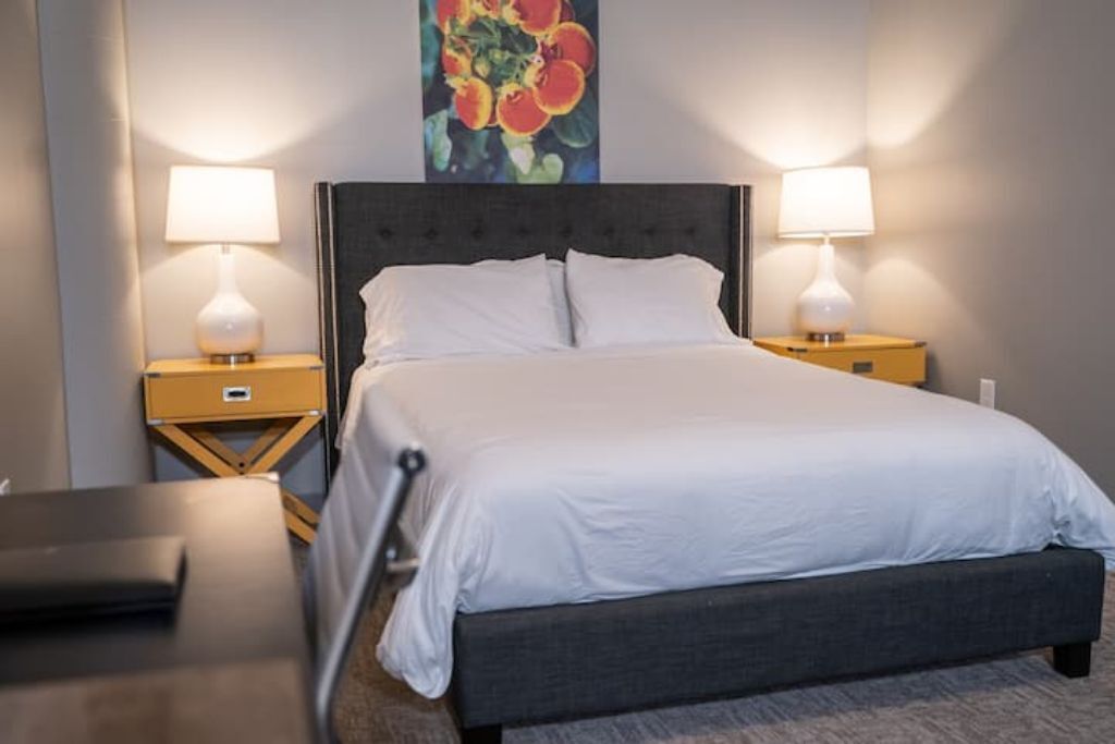 Welcoming Studio in Davenport