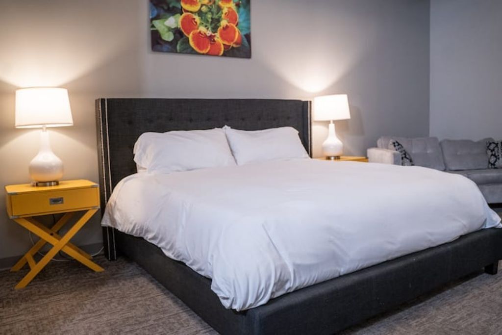 Homey Suite in Davenport