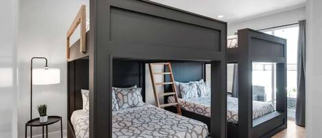 4 chambres, fer et planche à repasser, lit parapluie, Wi-Fi