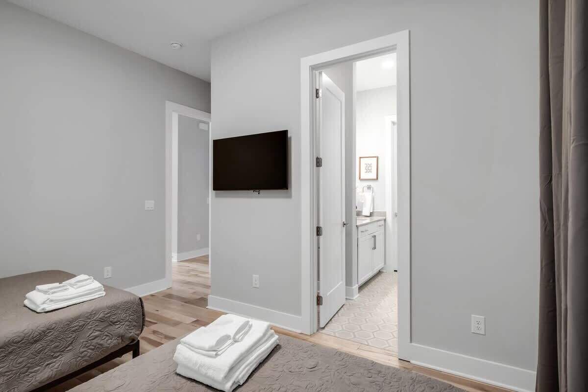 4 habitaciones, tabla de planchar con plancha, cuna de viaje y wifi 