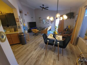 Living area - Vegas Private Resort Style House (Las Vegas)