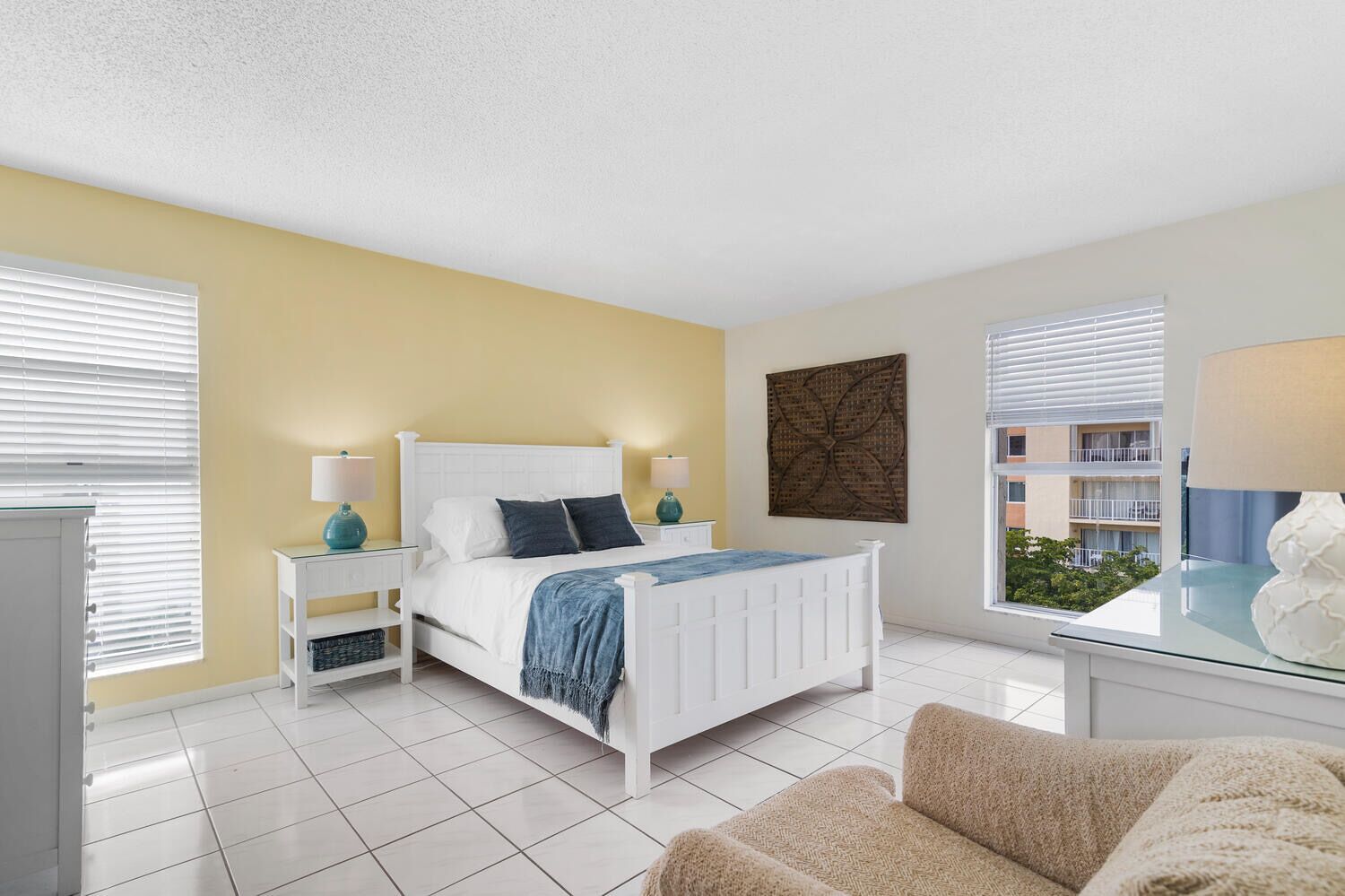 Spacious 1 Bed, 5min walk to the Beach!