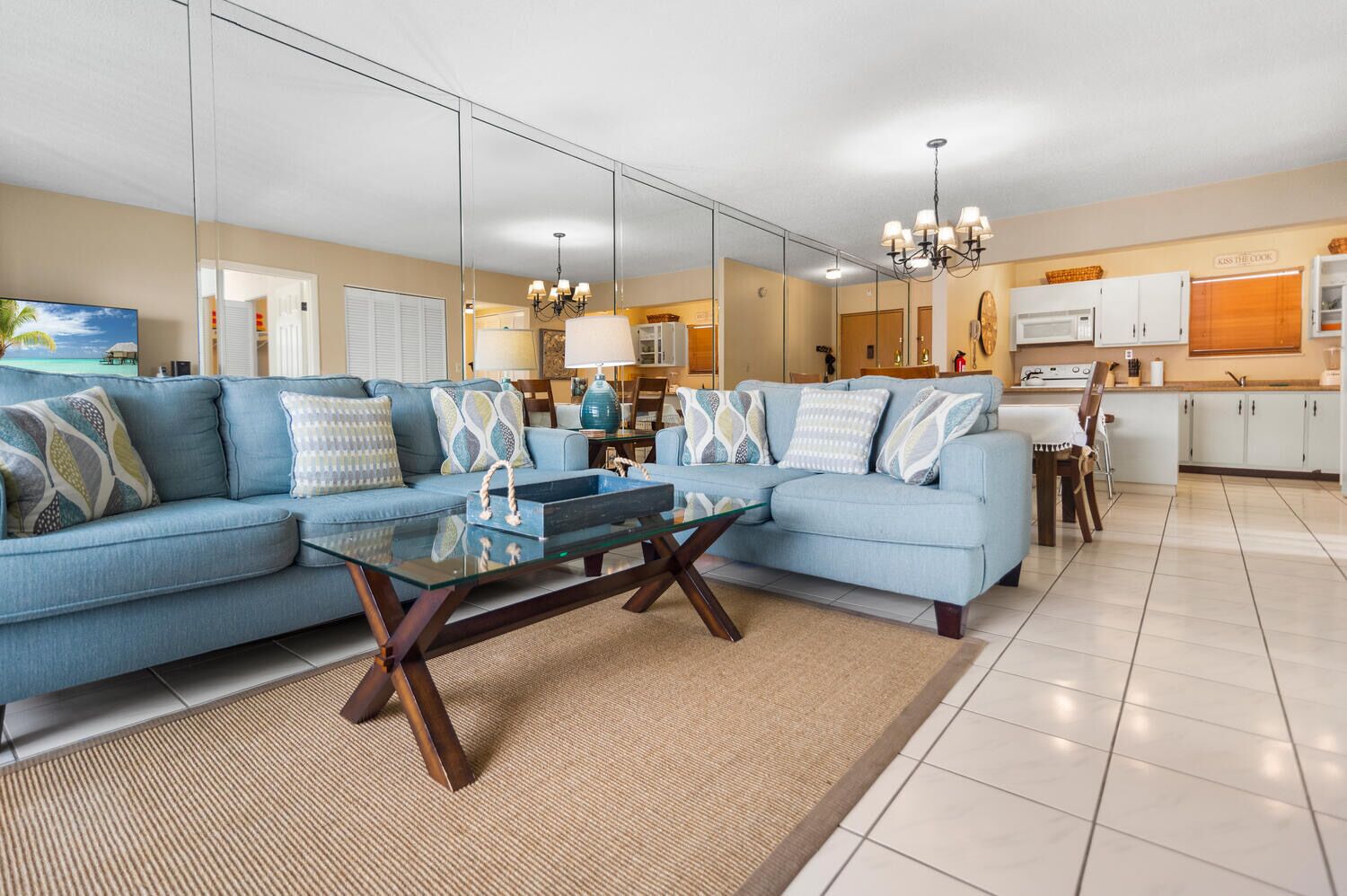 Spacious 1 Bed, 5min walk to the Beach!