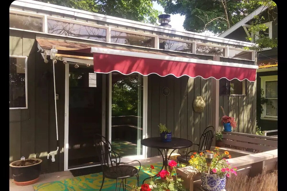 Seattle City Cottage