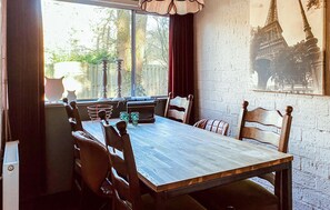 Dining - Nice home in Rheezerveen with WiFi (Rheezerveen)