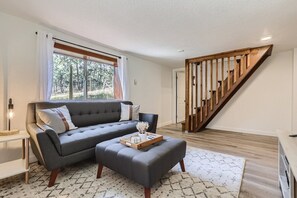 TV - *Adorable A-Frame* Hot Tub | Pac-Man | Fire Pit (florrisant)