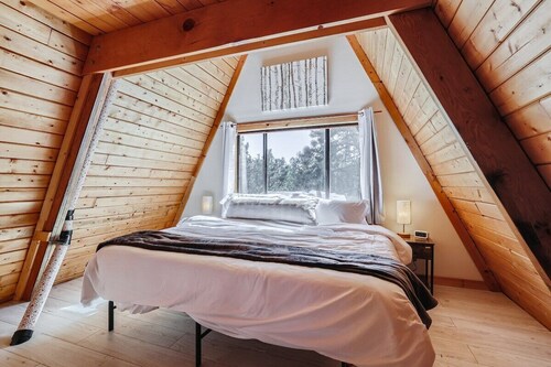 *Adorable A-Frame* Hot Tub | Pac-Man | Fire Pit