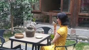 تناول الطعام بالخارج