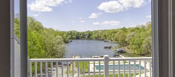 Incredible Sunsets & Boat Slip Included!