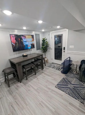 Interior - Beautiful Basement Apartment (Washington)
