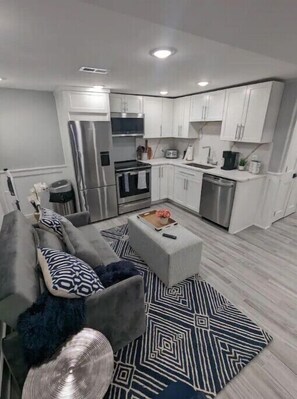 Living area - Beautiful Basement Apartment (Washington)