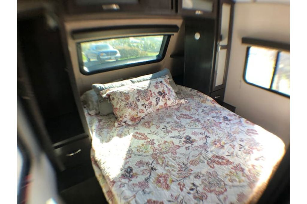 RV with a view, private/1 mile to beautiful beach