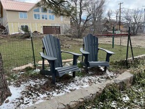 Property grounds - 4 blocks from rt66- hot tub-firepit-AC (Williams)