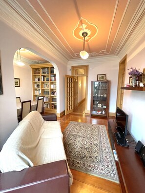Smart TV - Nice Apartment near the Gulbenkien Garden and corte ingles in center of Lisbon (Lisboa)