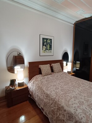 2 bedrooms, WiFi, bed sheets - Nice Apartment near the Gulbenkien Garden and corte ingles in center of Lisbon (Lisboa)