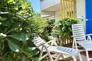 Property grounds - M341 - Marcelli, Three-room apartment with garden close to the sea (Marcelli)