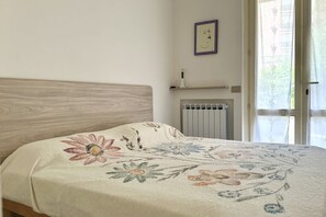 2 bedrooms, bed sheets