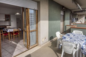Outdoor dining - P008 - Porto Recanati, one bedroom apartment with sea view (Porto Recanati)