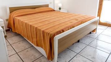 1 bedroom, bed sheets