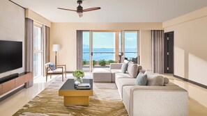 Zimmersafe, laptopgeeigneter Arbeitsplatz, schallisolierte Zimmer