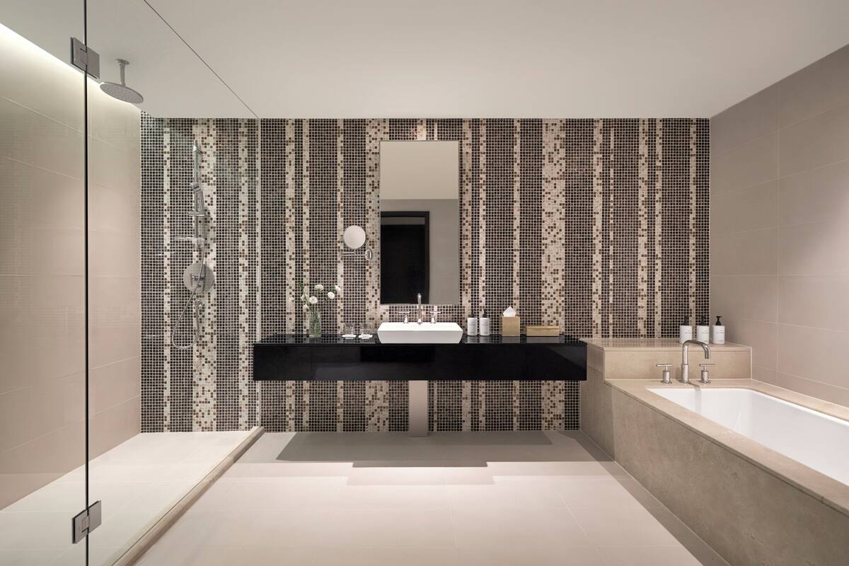Articles de toilette gratuits, sèche-cheveux, peignoirs, chaussons