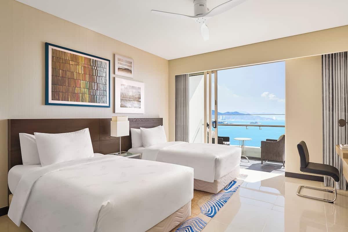 Suite, 2 Bedrooms, Ocean View (Horizon, 1 King, 2 Twin Beds) | In-room safe, laptop workspace, soundproofing, iron/ironing board