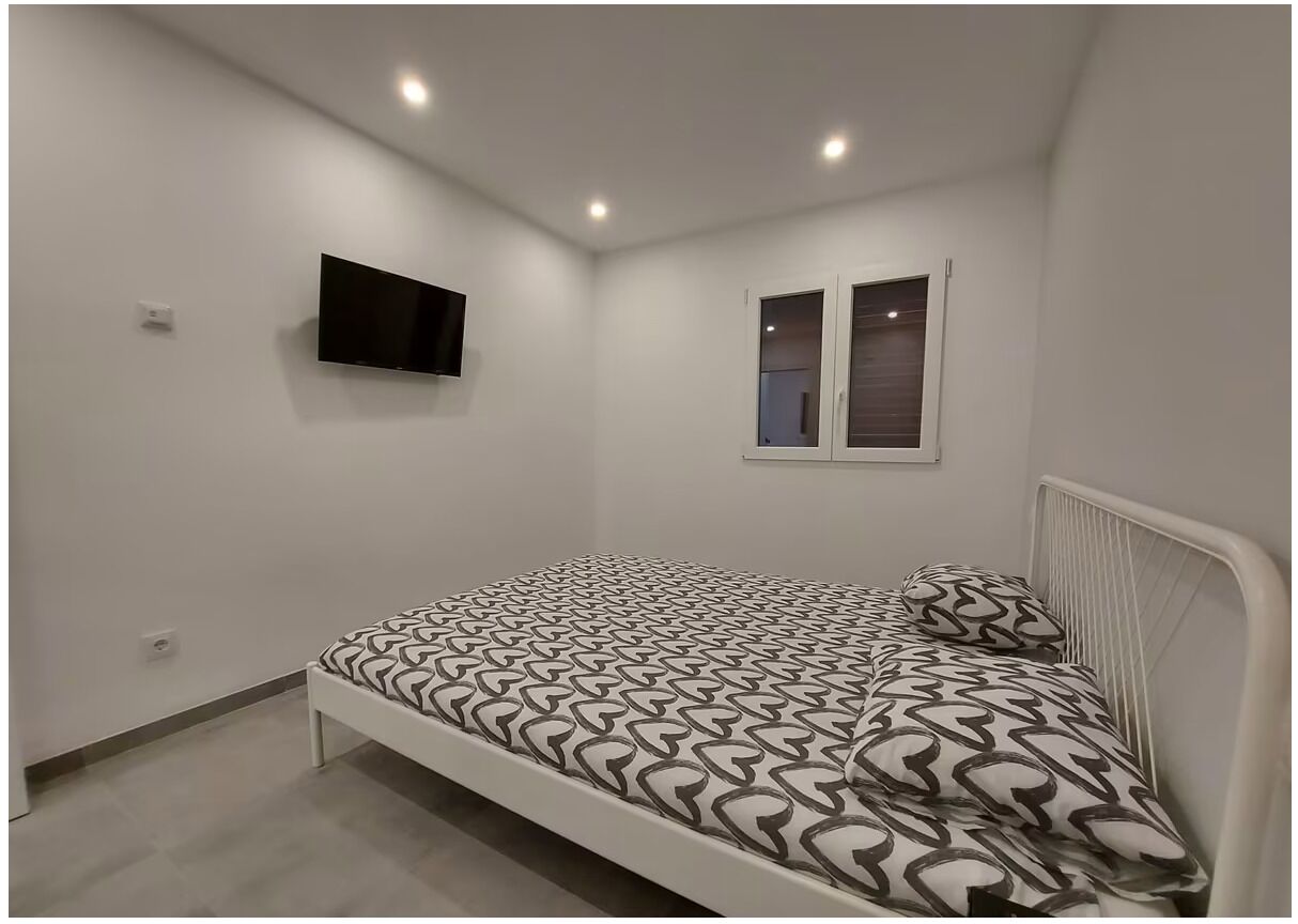 4 多间卧室、免费 WiFi、床单