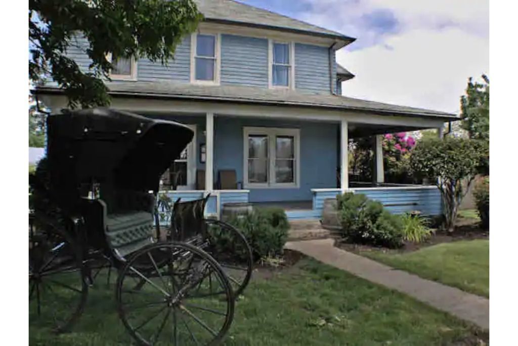 Ole Tyme B&B Warm setting with a country feel.