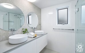 Apartment, 3 Bedrooms | Bathroom | Separate tub and shower, towels, toilet paper - The Moroccan - Q Stay (Surfers Paradise)