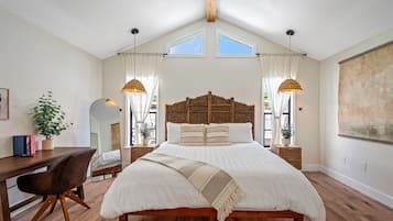4 habitaciones, escritorio, internet y ropa de cama