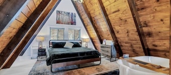 Hot tub, fireplace, Game Room, 20 min drive to Killington